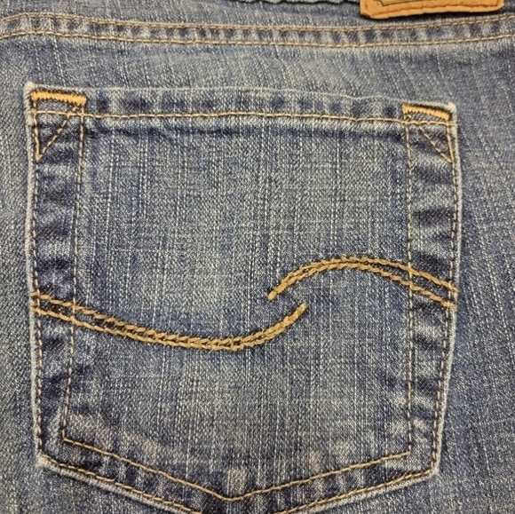 Levi's Signature Low Rise Bootcut.Denim Jeans   Size 12 Short - Picture 2 of 5